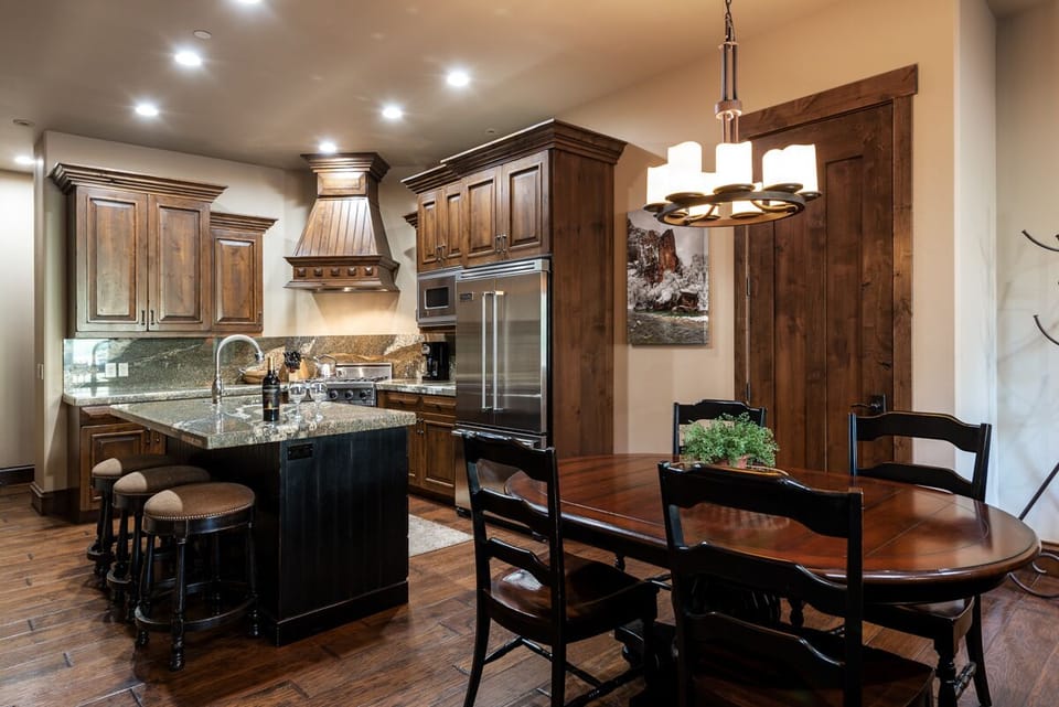  Dining Area and Kitchen