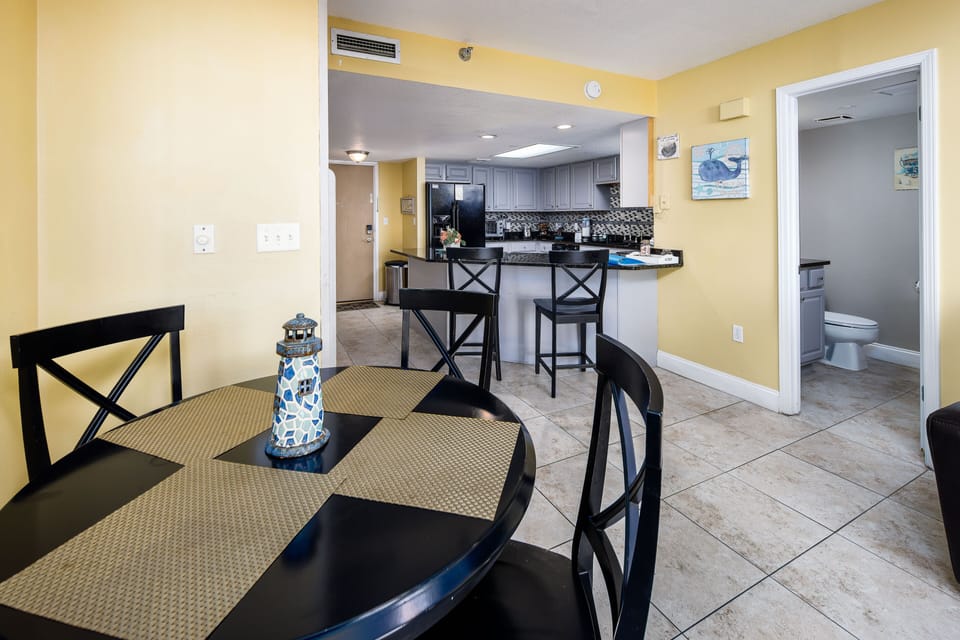 Dining area and bar seating
