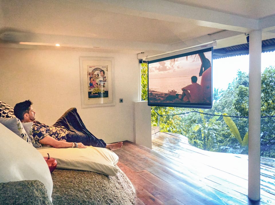 Private cinema with netflix and sea view