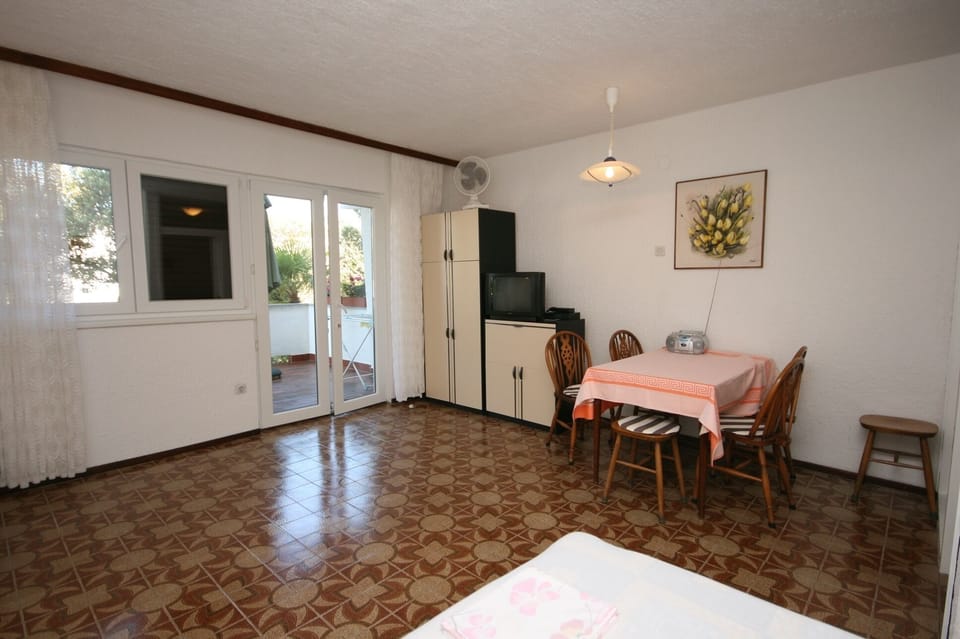 Dining room 2