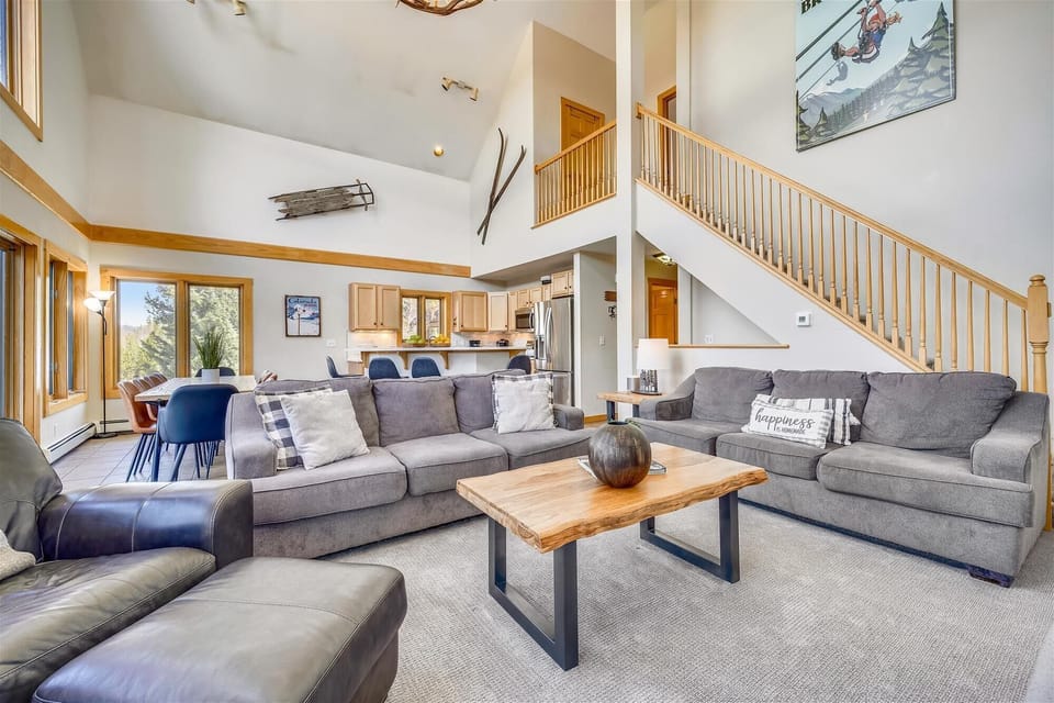 Living Area - Powder Moose Villa - Breckenridge Vacation Rental