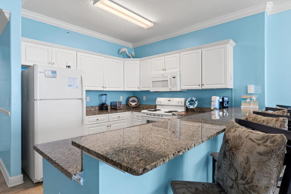 Kitchen with Breakfast Bar