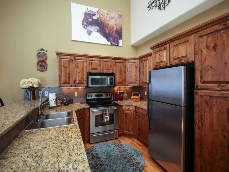 Gorgeous granite countertops | Main Level