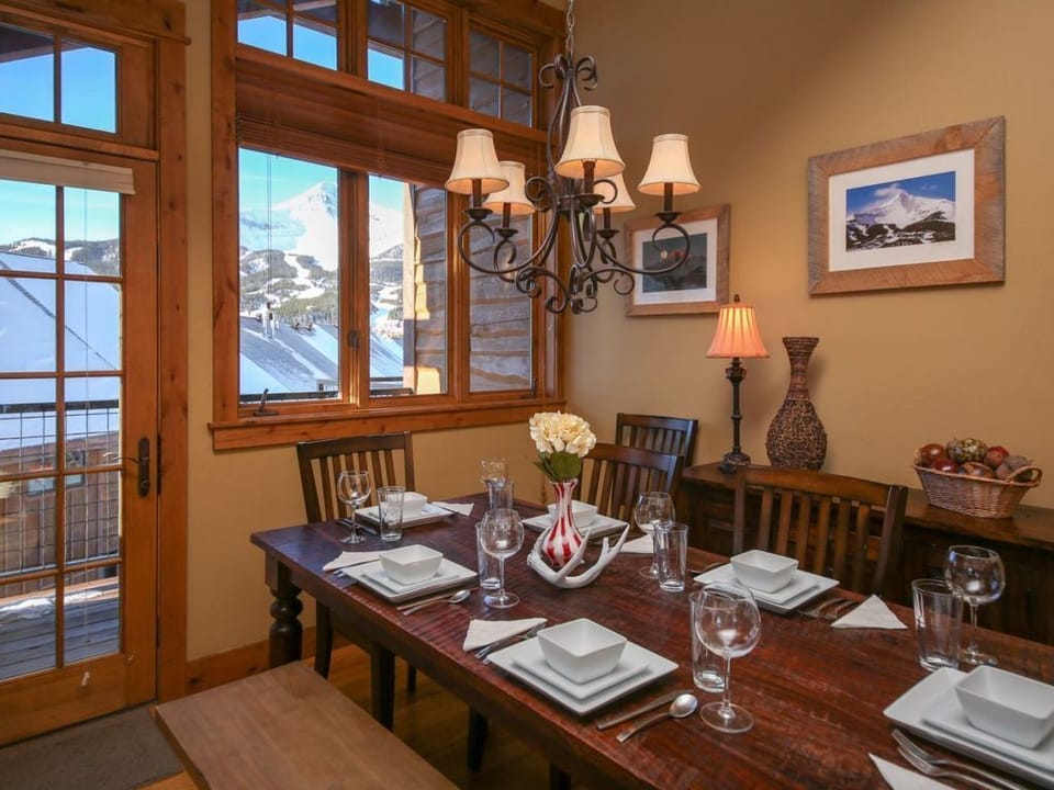 Have a group dinner | Main Level