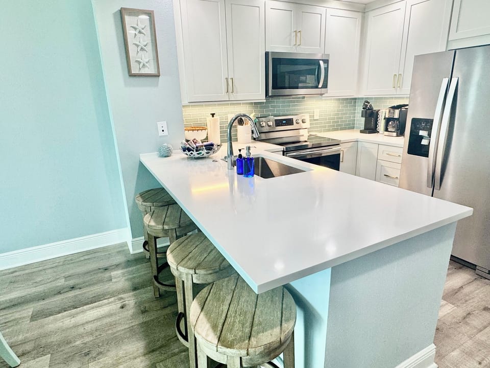 Bar seating is the perfect spot to park for a quick bite before heading back to the beach! We can seat 4 at the bar!!