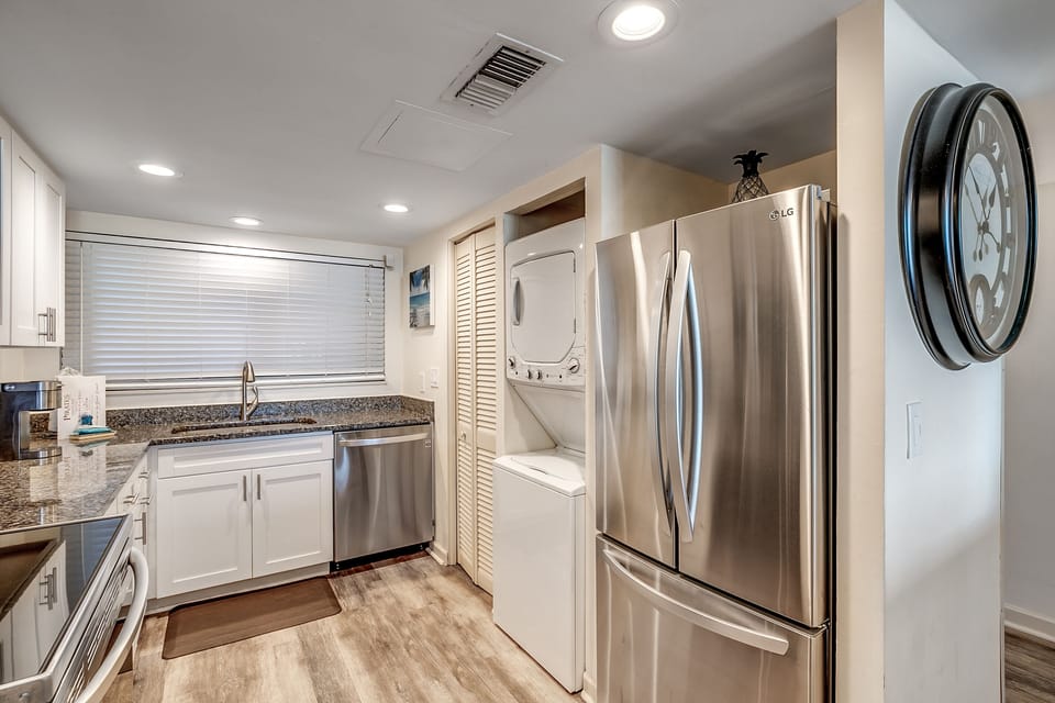 Kitchen includes stackable washer/dryer