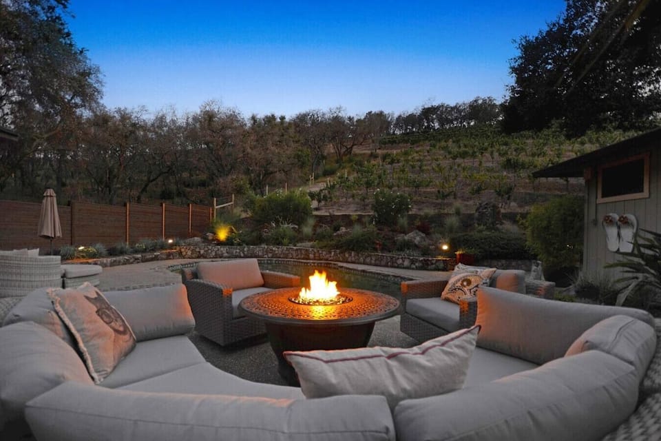 Gas firepit