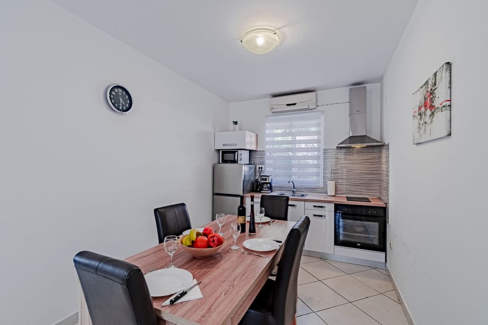 Dining room 1