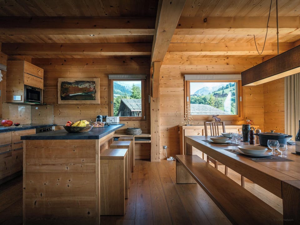 Kitchen & Dining table