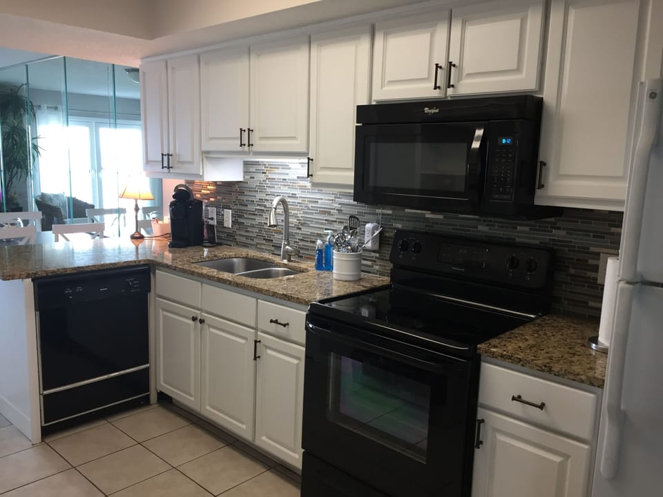 Full kitchen 