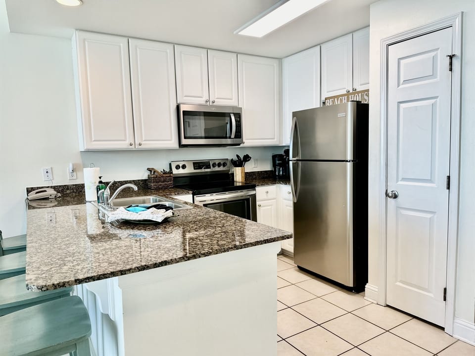 Precious coastal kitchen!