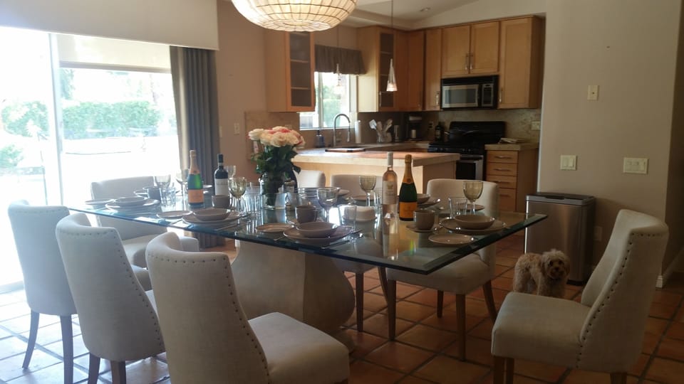 Fully equipped kitchen and dining