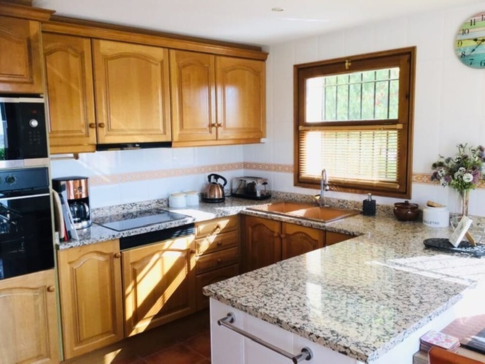 Villa Tranquila - kitchen with new equipment, hob, oven, nespresso. Everything!
