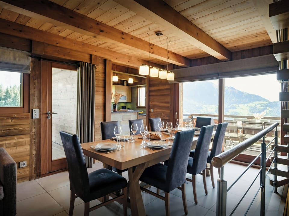 Dining table & view