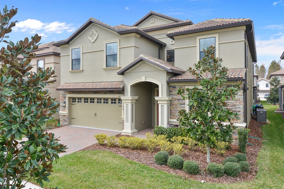 Saras Retreat - entrance