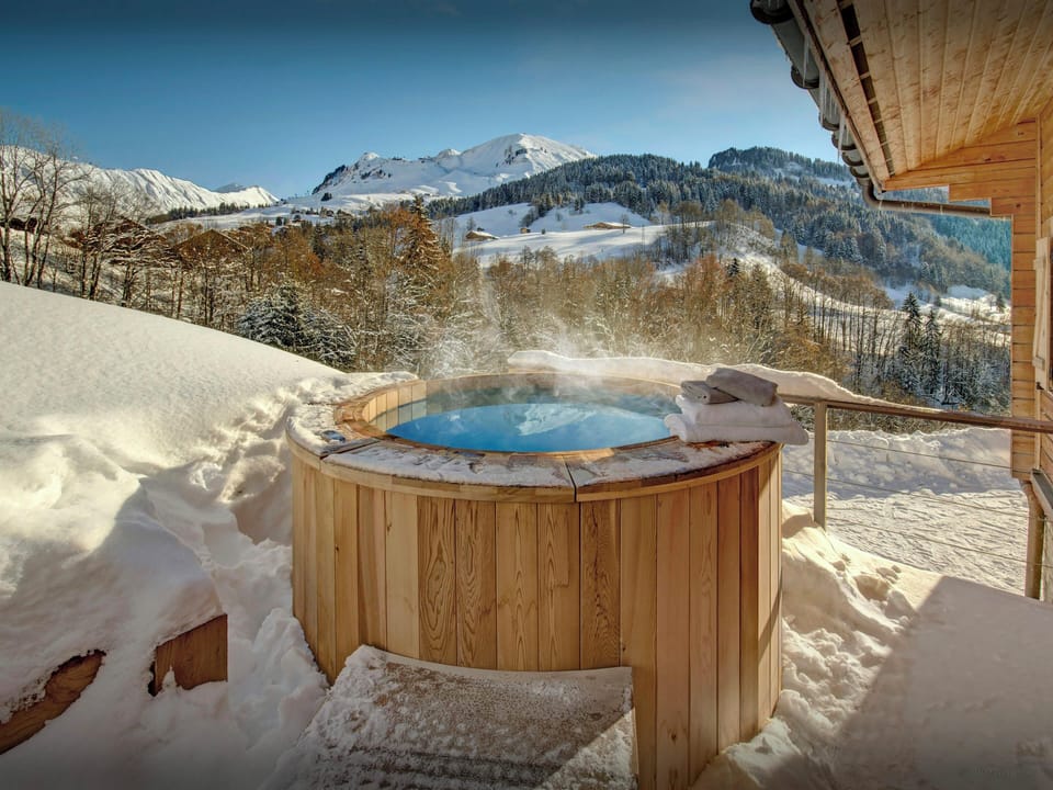 Hot tub 