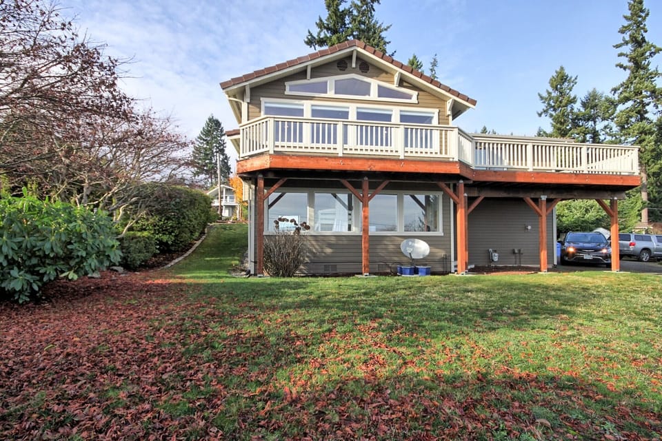 Rear yard with view windows and massive outdoor deck