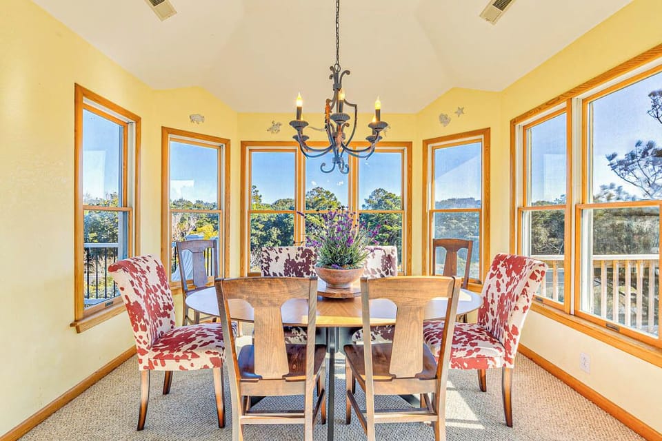 Top-Level Dining Room with Table (seats 8)