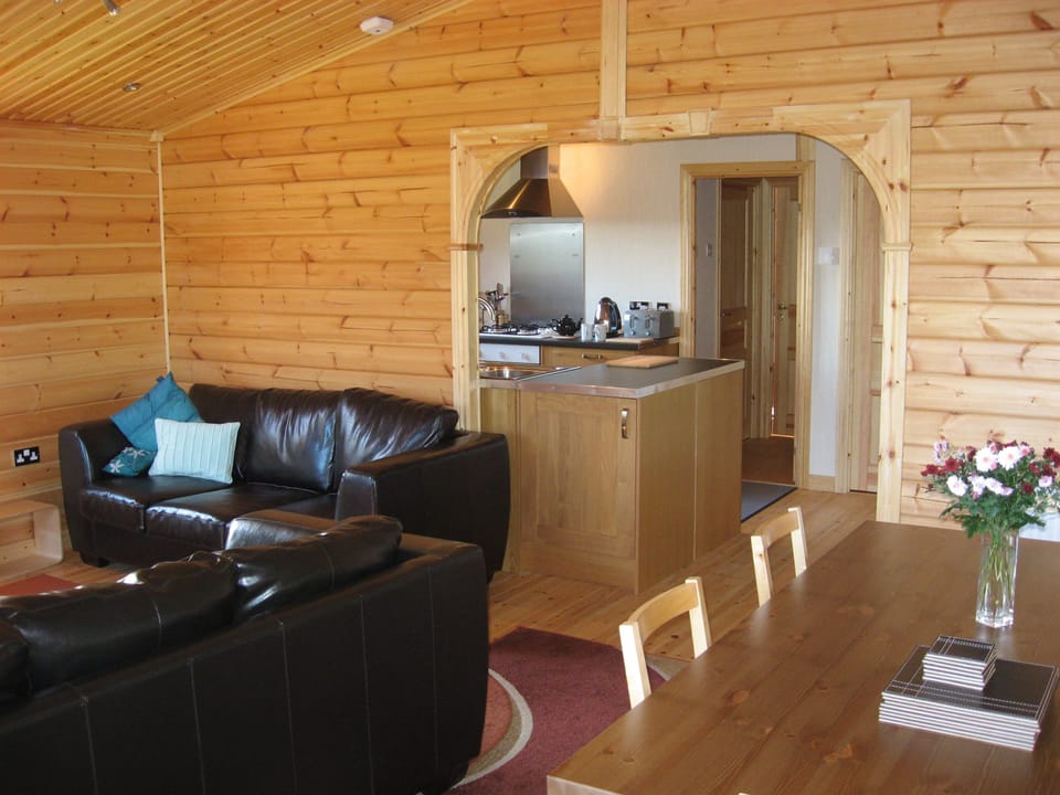 Open Plan Dining / Lounge Area 