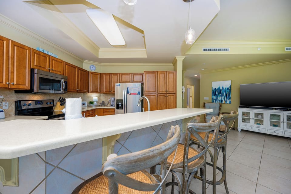 Sip your morning coffee at the breakfast bar and get ready for a day of adventure in this stylish space