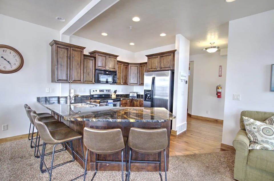 Kitchen - fully stocked with basic cookware.