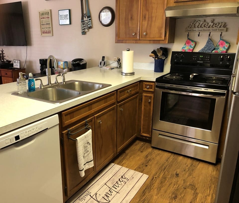 Kitchen has everything that you would need
