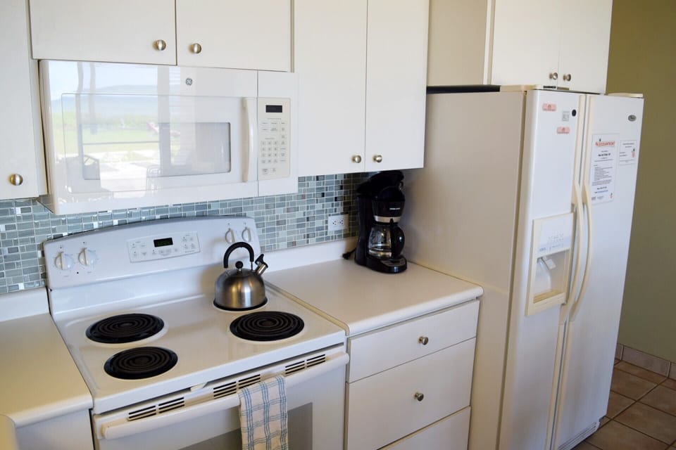 Kitchen with full sized appliances