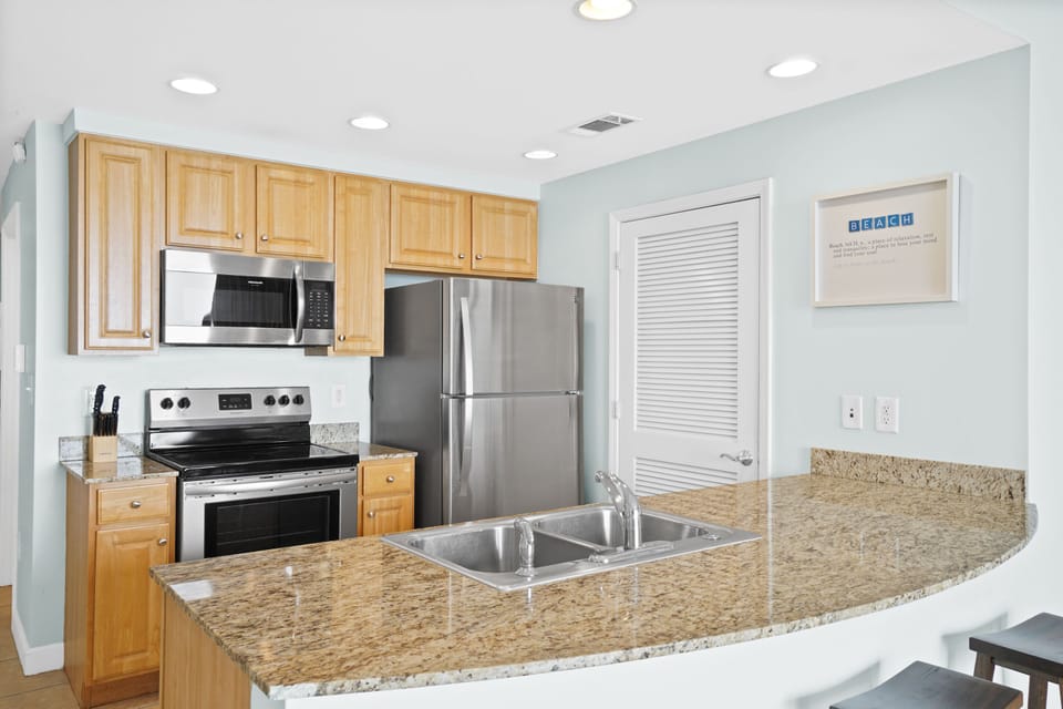 Kitchen with Breakfast Bar