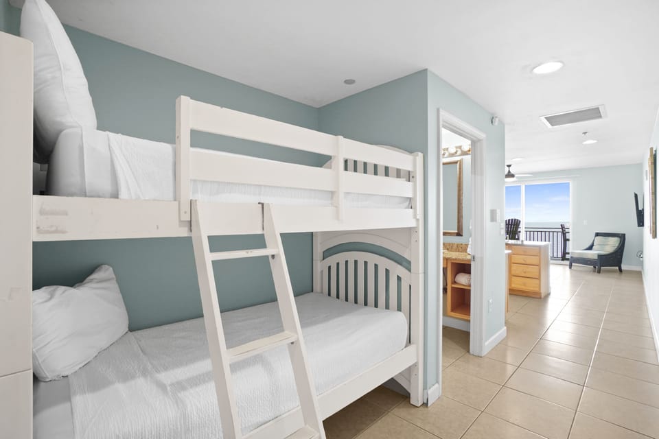Bunk Alcove