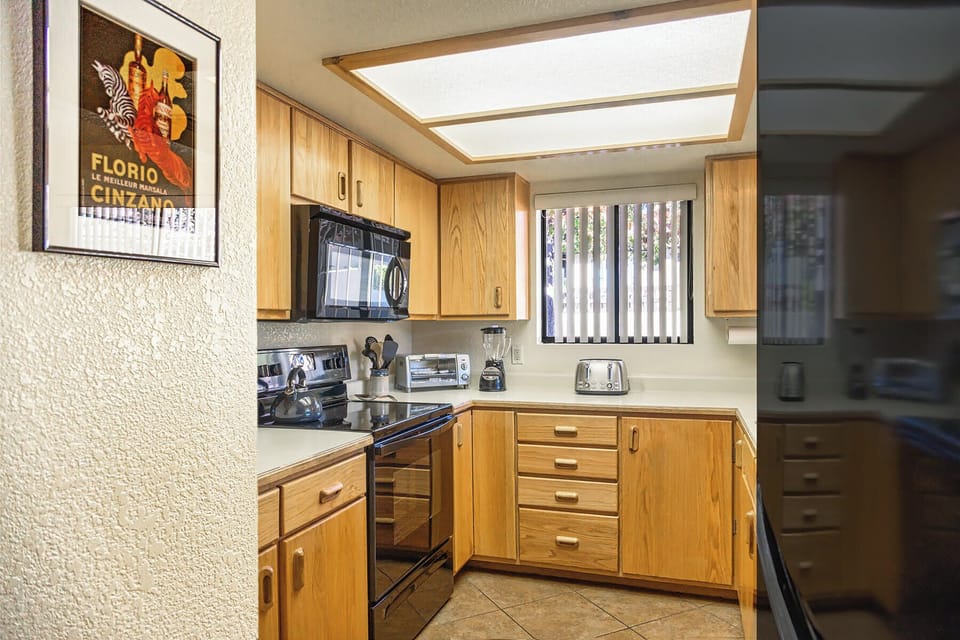 Full kitchen
