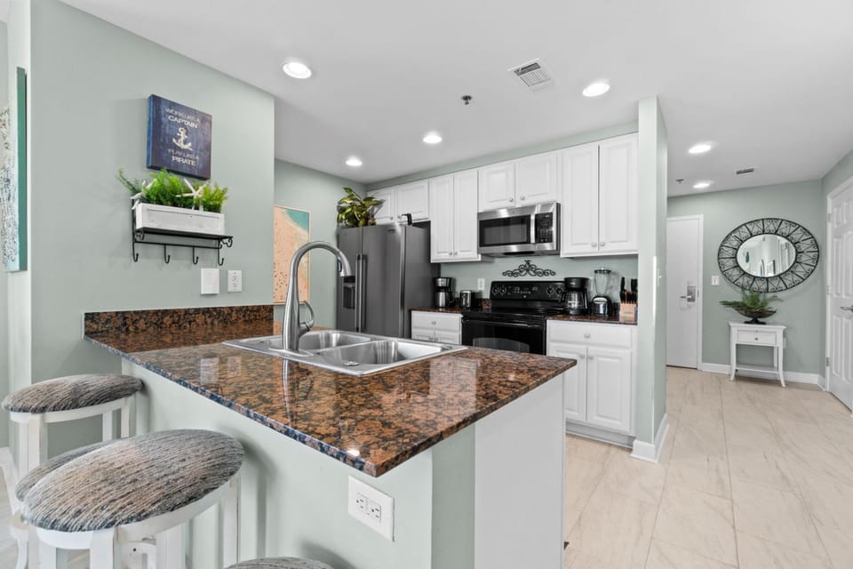 Kitchen with Breakfast Bar