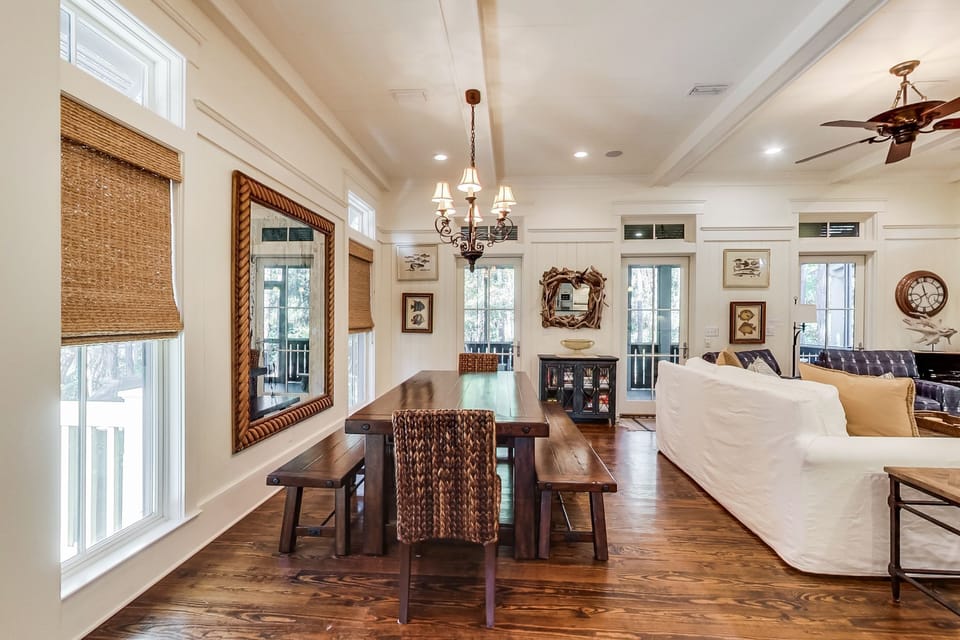 First Floor: Dining Area