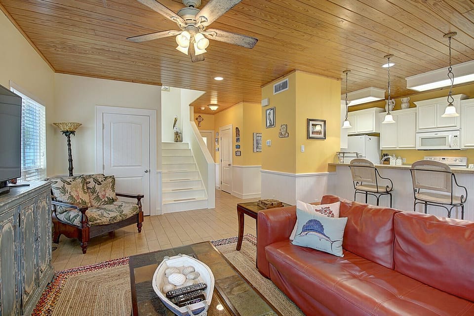 Living Area - Stylish decor and accent pieces