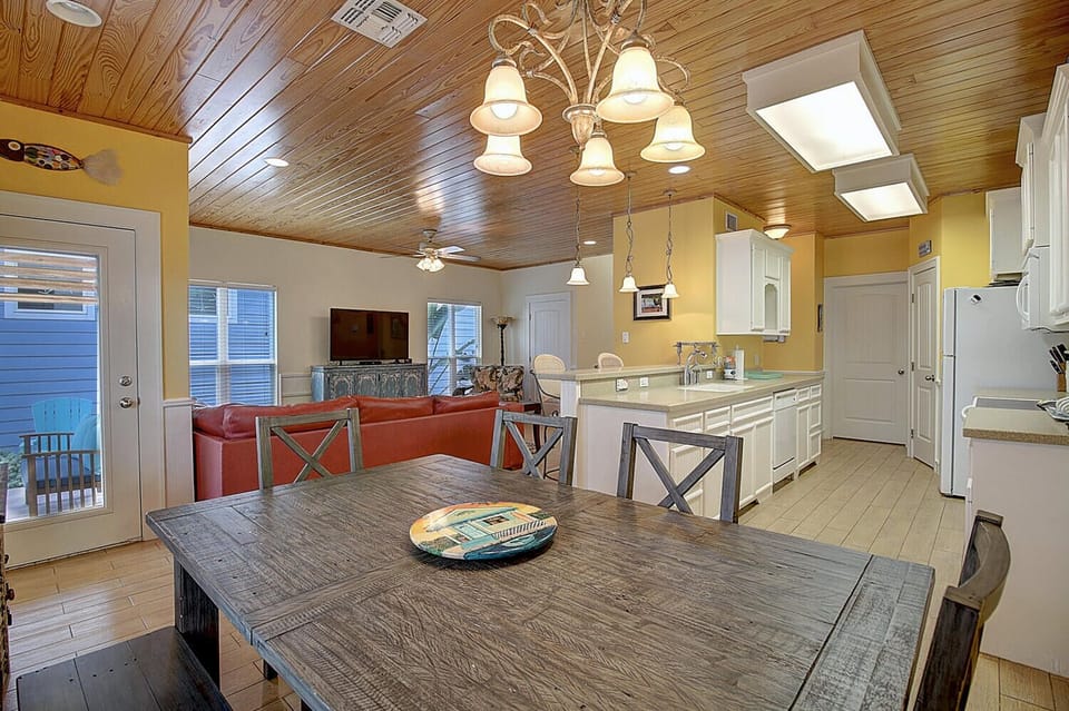 Dining area - Dining table overlooking the kitchen bar and living space