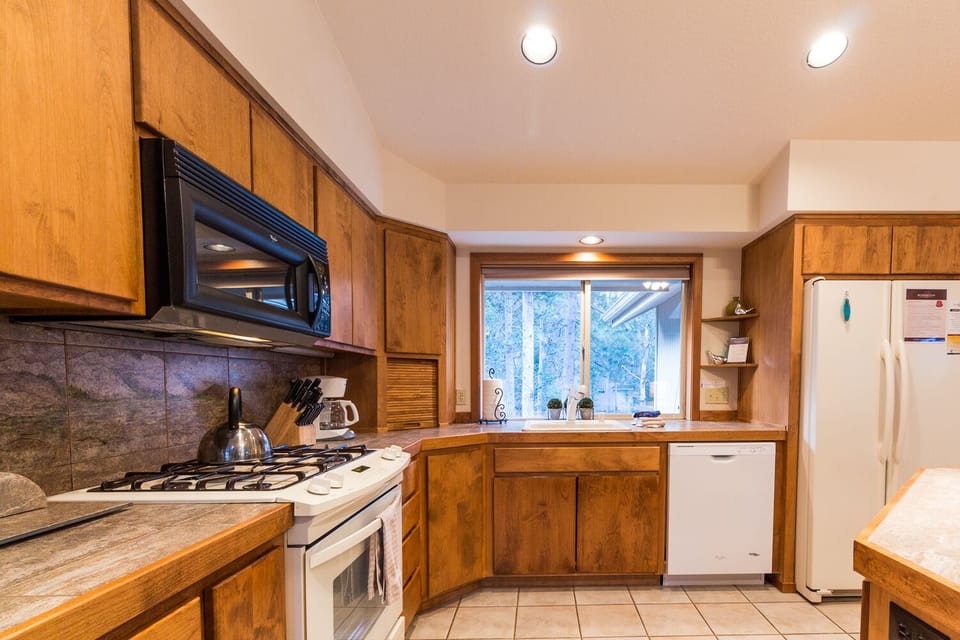 Kitchen - Main Level