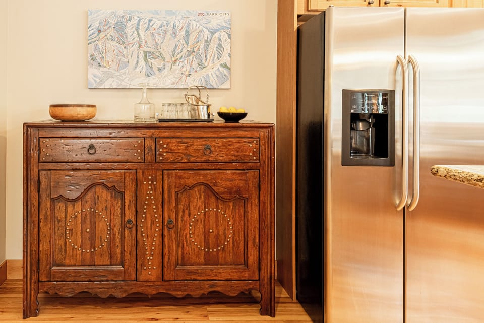Open Main Level Layout & Fully Equipped Kitchen