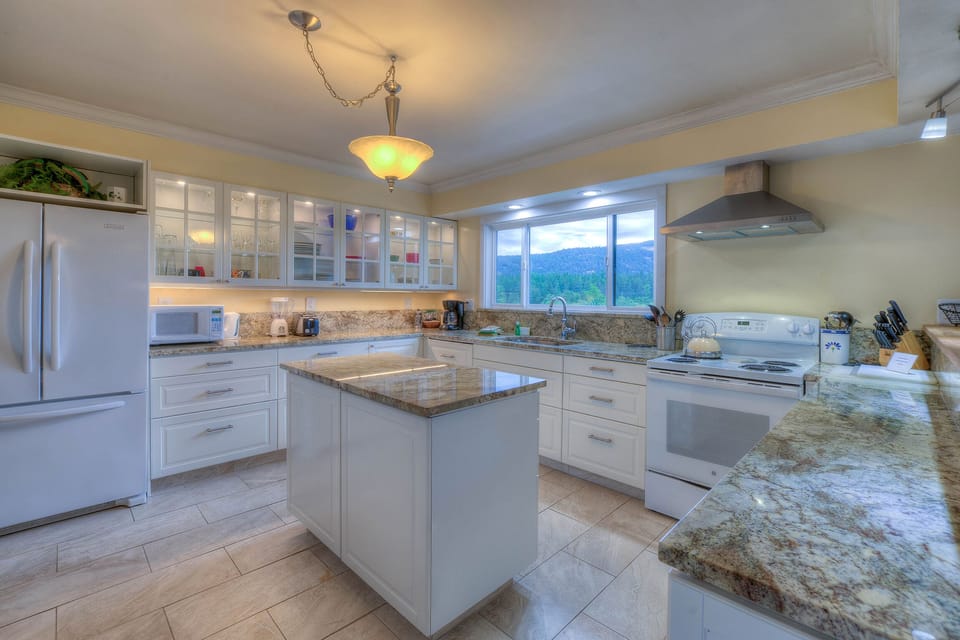 Second Floor Kitchen with all the amenities to prepare complete meals