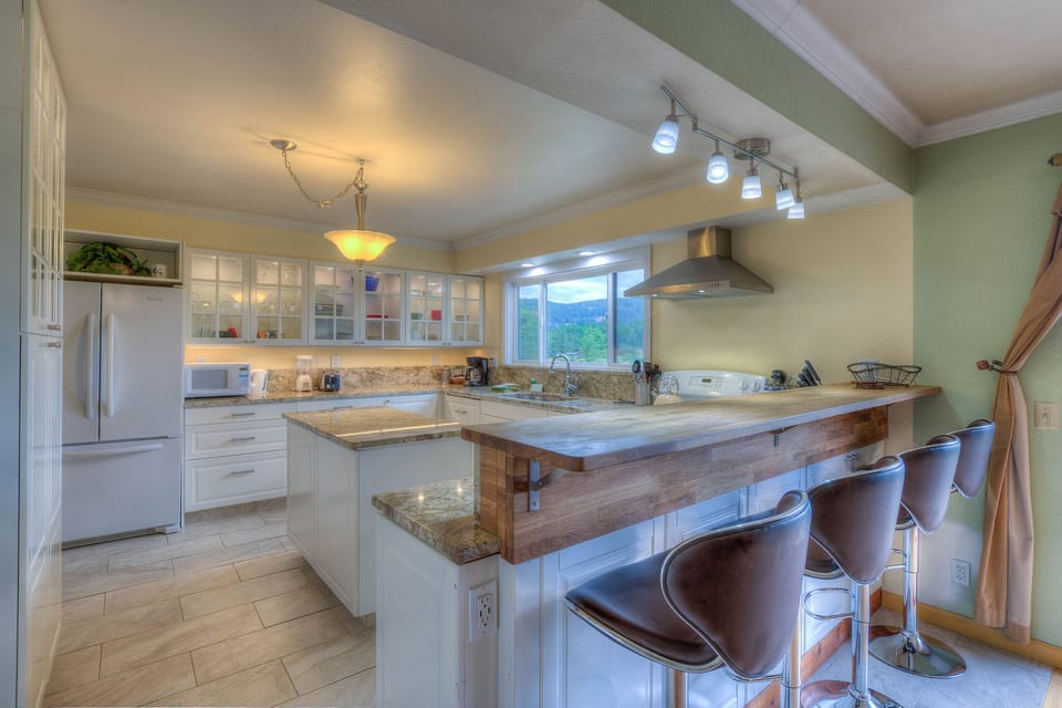 Second Floor Kitchen... fully remodeled with all amenities 