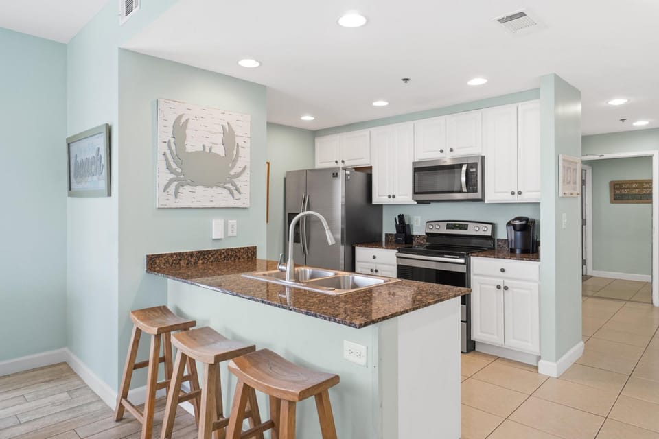 Kitchen with Breakfast Bar