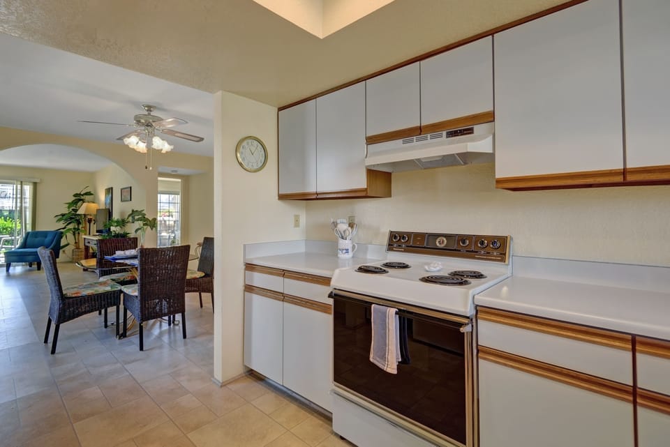 KITCHEN REVERSE - Oranj Palm Vacation Homes.jpg