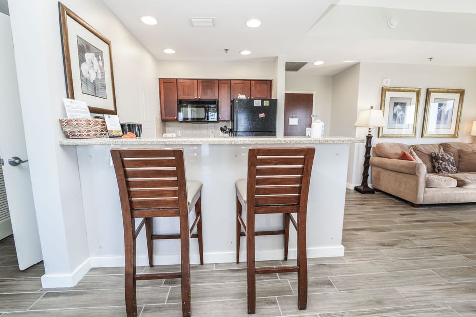 Kitchen with Breakfast Bar