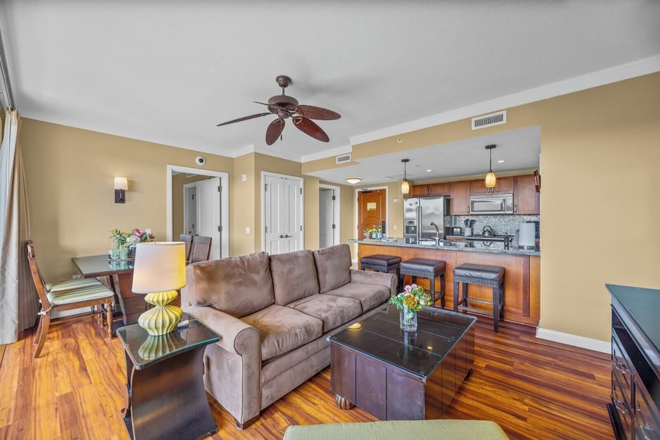 A welcoming living area ideal for relaxing after the beach