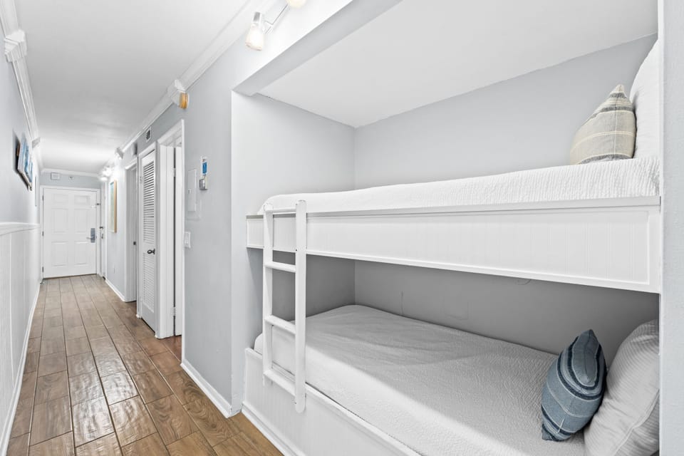 Bunk Alcove