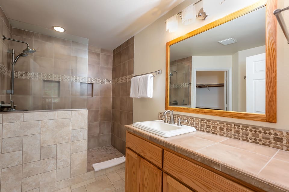 Ensuite Bathroom - Main Level