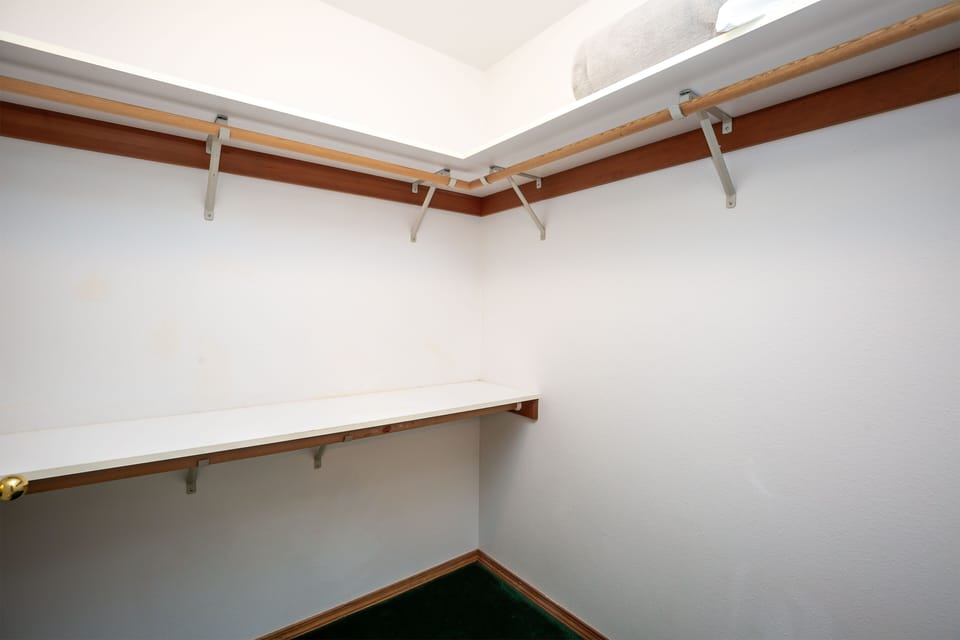 Queen Bedroom Closet - Main Level