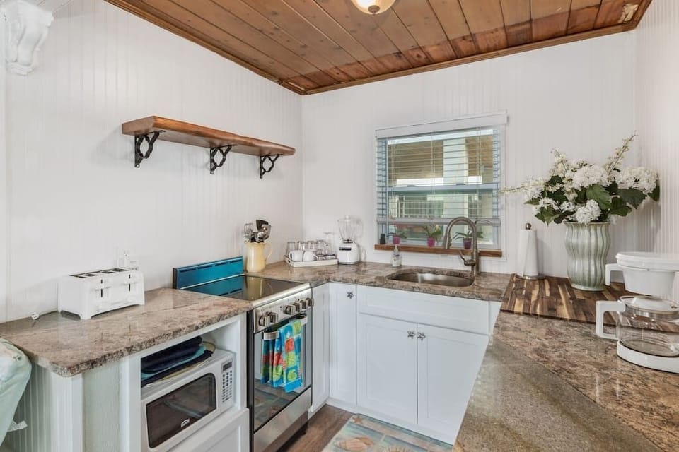 Fully Renovated Kitchen