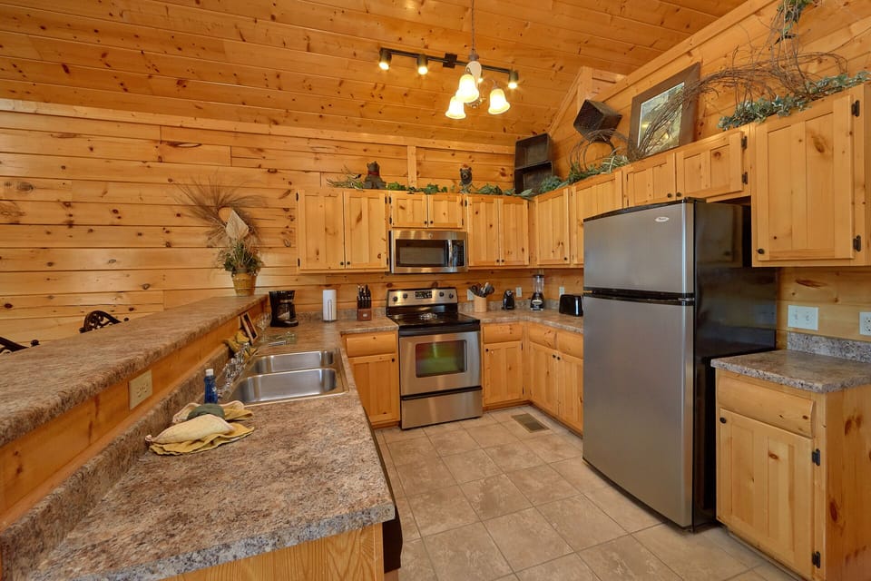 Fully equipped kitchen including toaster, mixer and blender