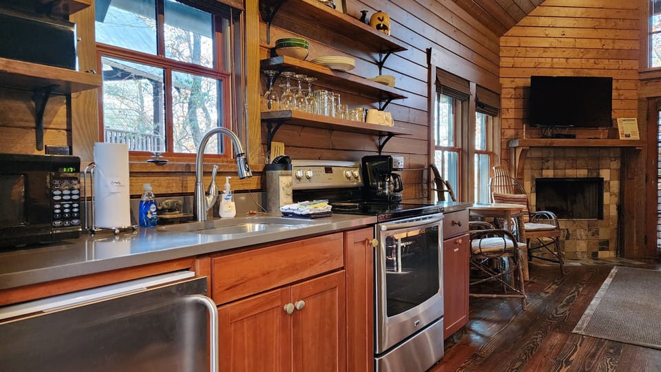 Kitchenette w/ Mini Fridge