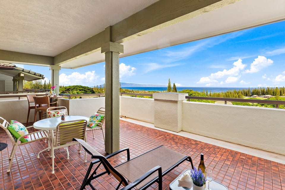 Lounge chair on private lanai