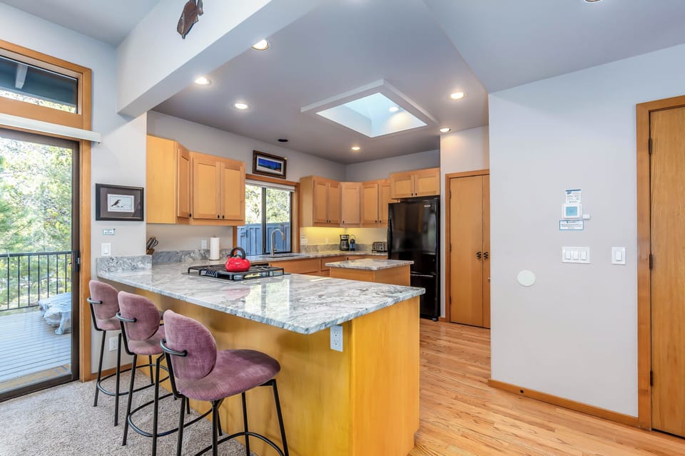 Kitchen w/ Bar Seating